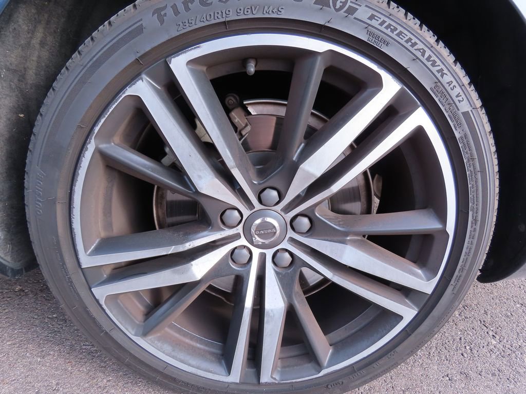 Used 2019 Volvo V60 T6 R-Design image 16