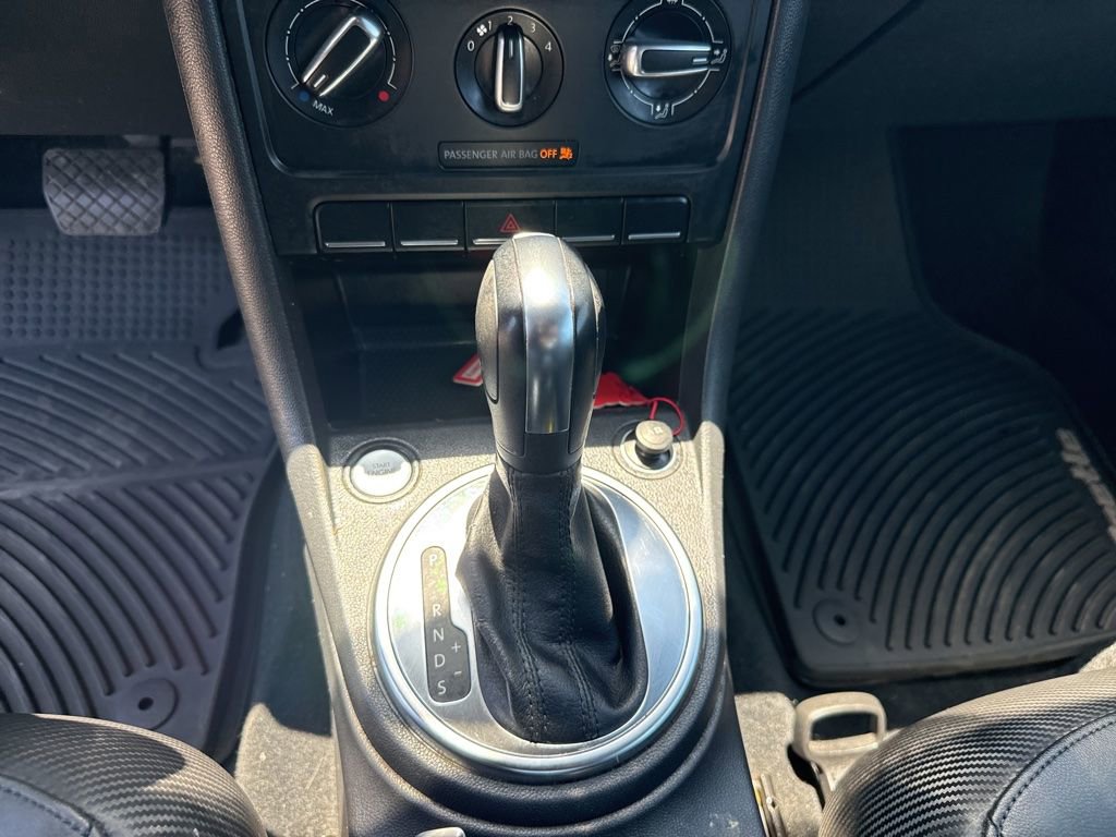 Used 2012 Volkswagen Beetle 2.5 FWD image 12