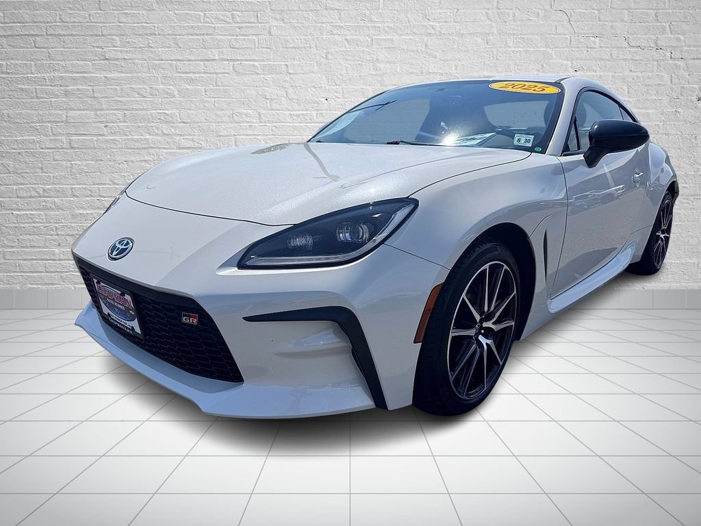Used 2025 Toyota GR86 w/ ALL Weather Mat Package (TMS) RWD image 1