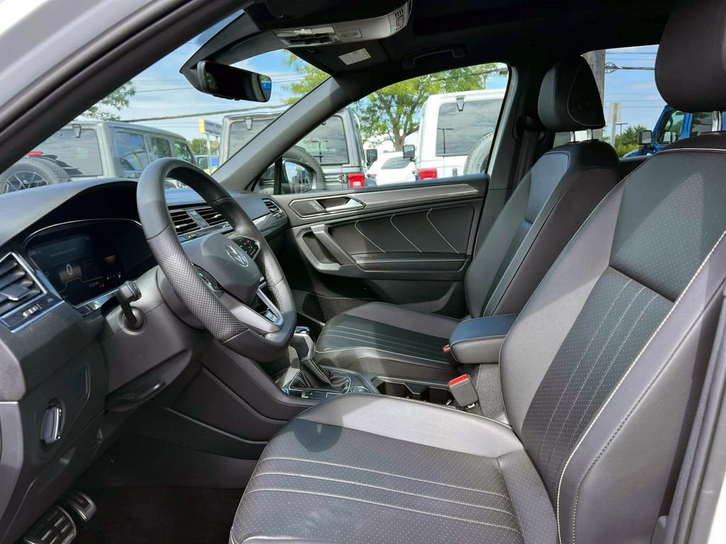 Used 2022 Volkswagen Tiguan SE R-Line image 16
