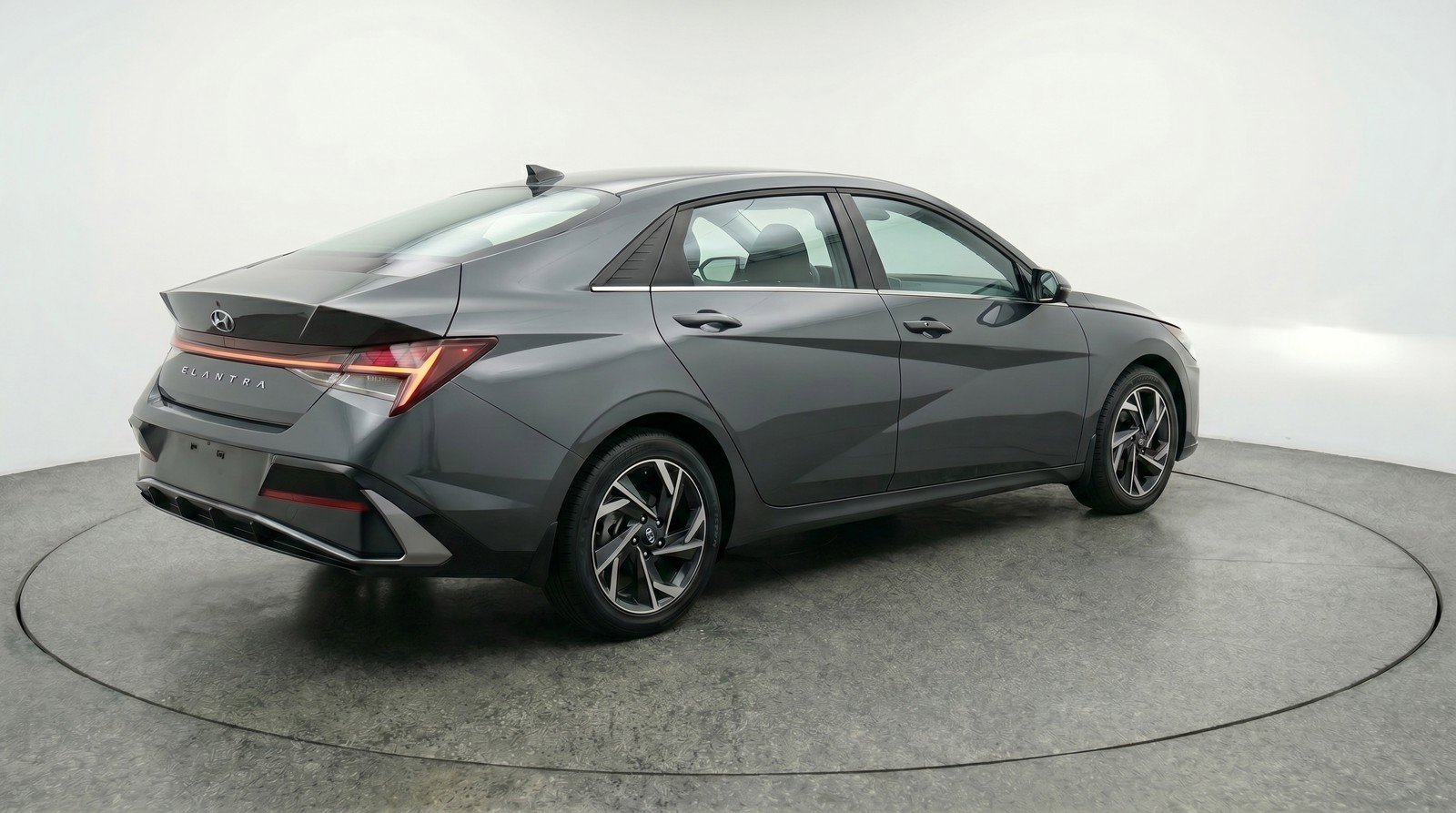 Used 2025 Hyundai Elantra SEL FWD image 9