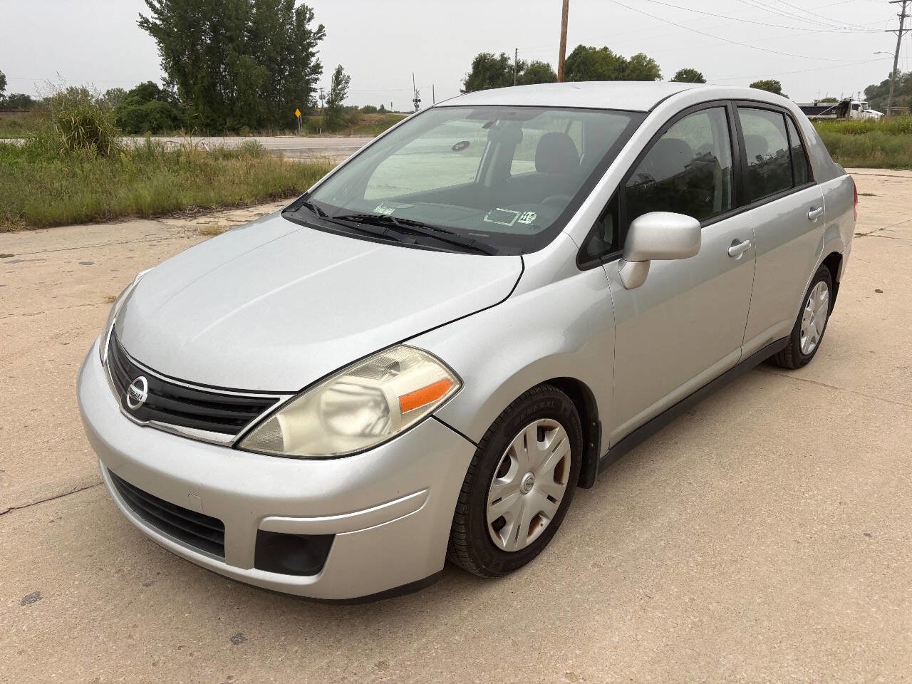 Used 2011 Nissan Versa 1.8 S w/ PWR Plus Pkg image 2