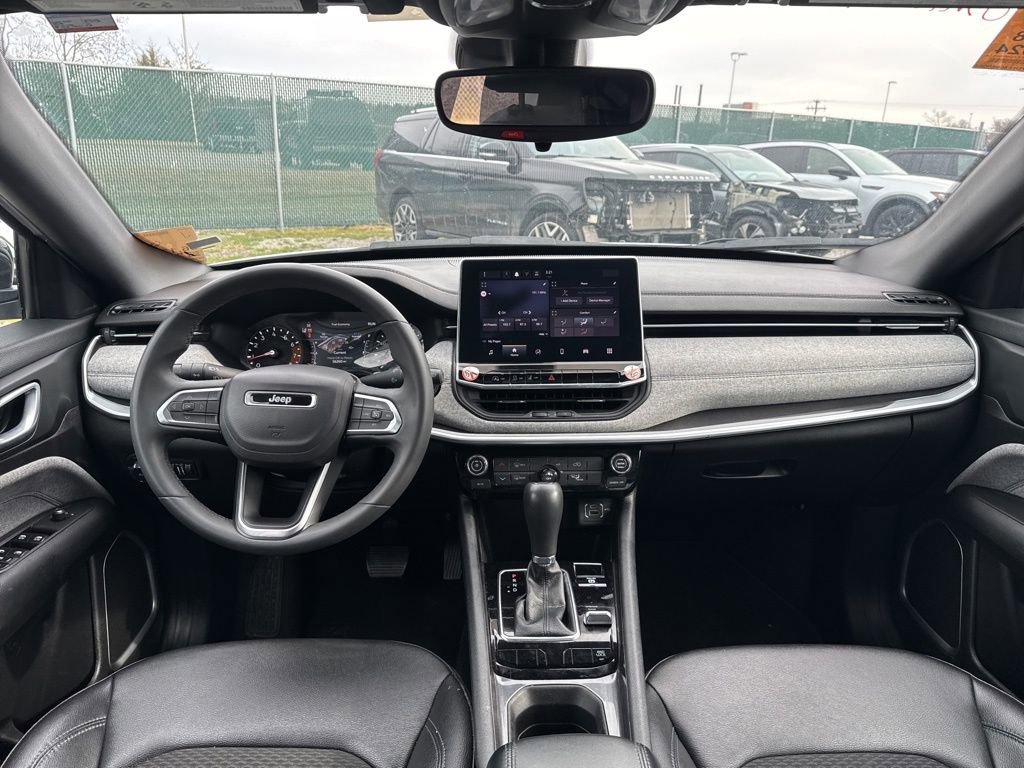 Used 2024 Jeep Compass Latitude image 16
