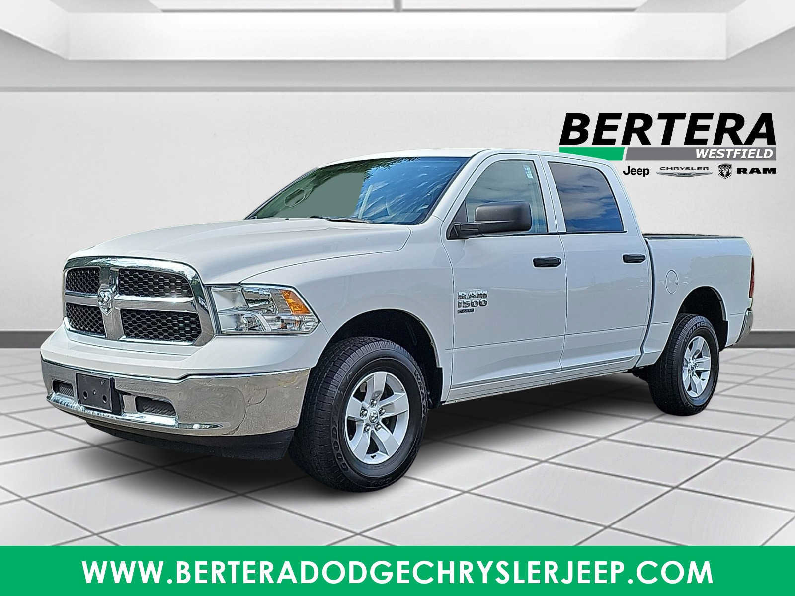 Used 2022 RAM 1500 Classic SLT AWD/4WD image 3