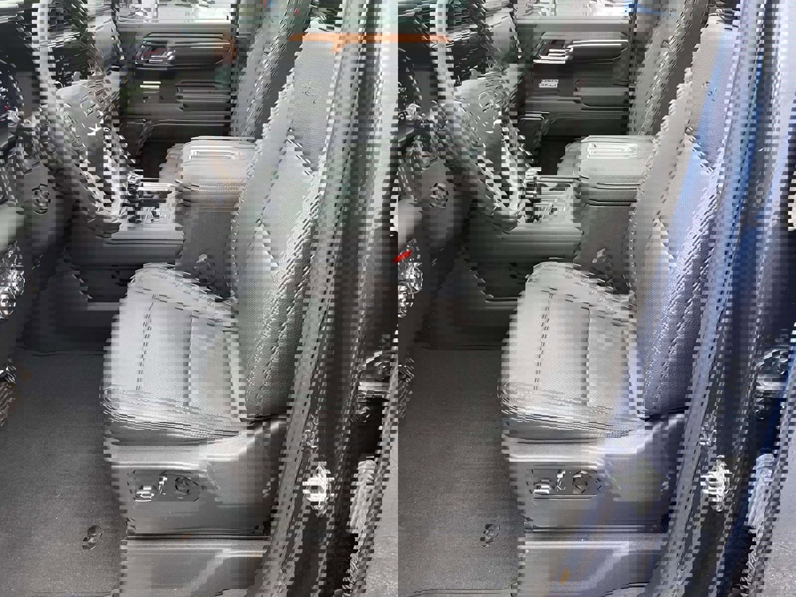 Used 2022 GMC Sierra 1500 Denali w/ Denali Reserve Package image 23