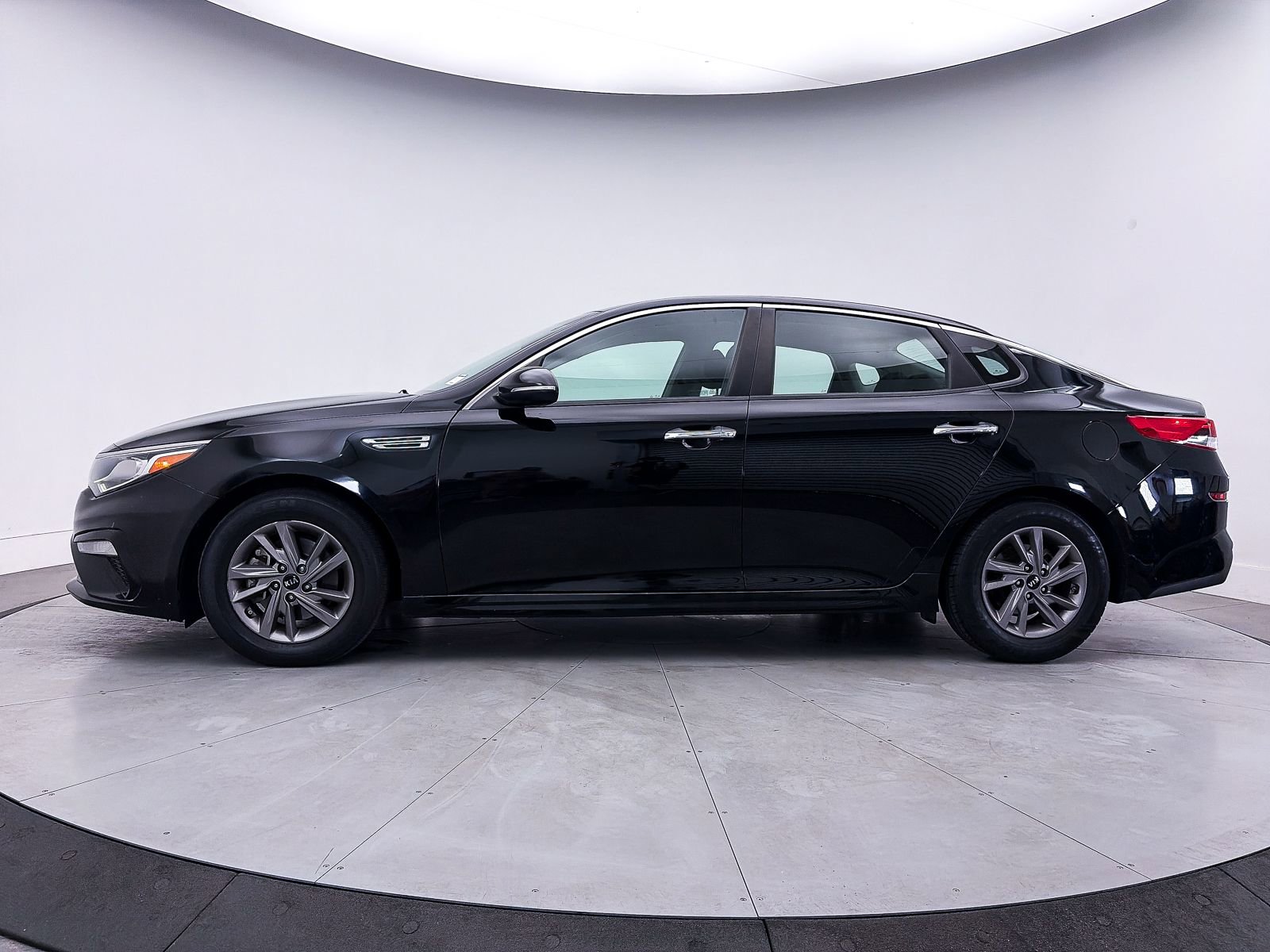 Used 2020 Kia Optima LX image 30