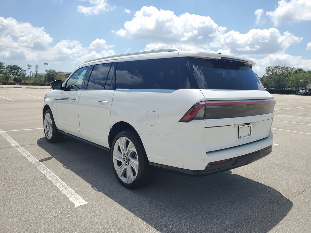 New 2025 Lincoln Navigator L Reserve image 3