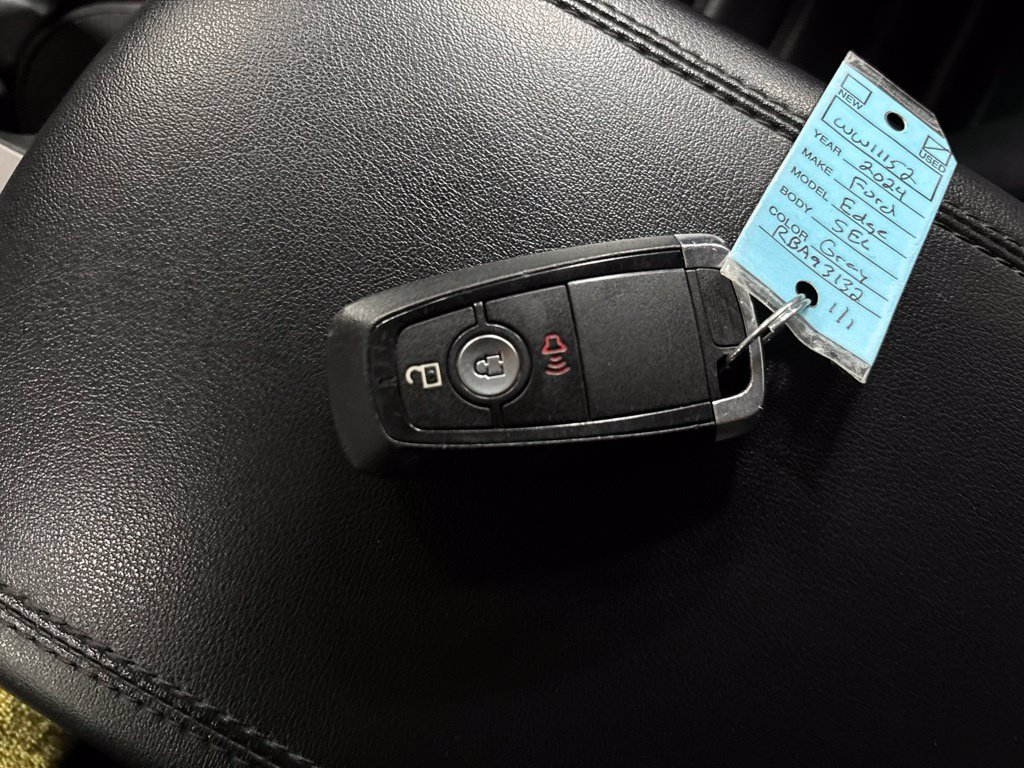Used 2024 Ford Edge SEL AWD/4WD image 30
