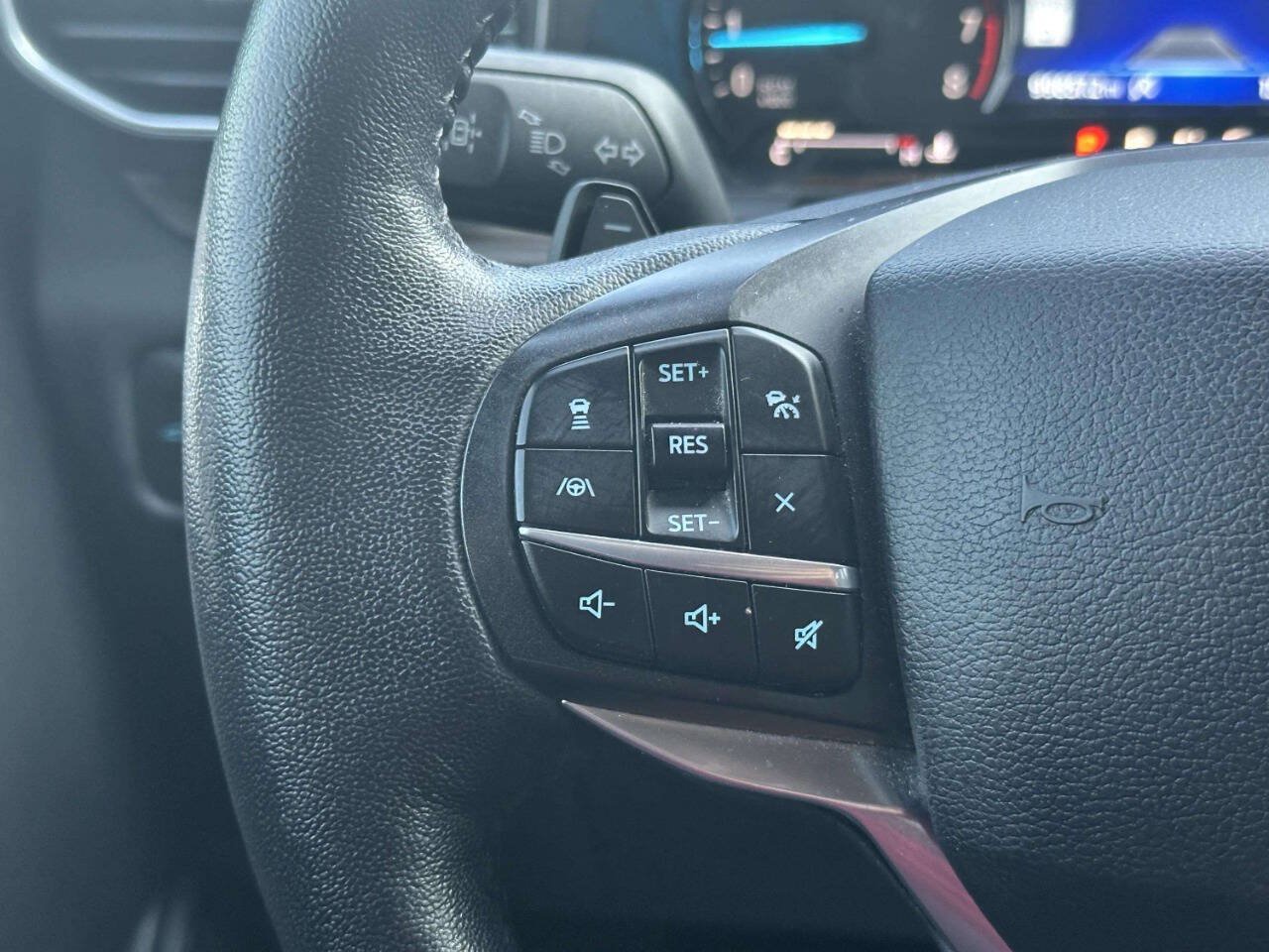 Used 2020 Ford Explorer Limited AWD/4WD image 18