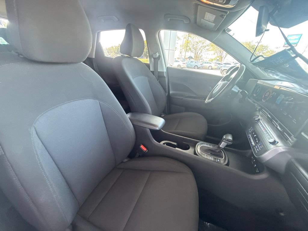 Used 2025 Hyundai Kona SEL FWD image 34