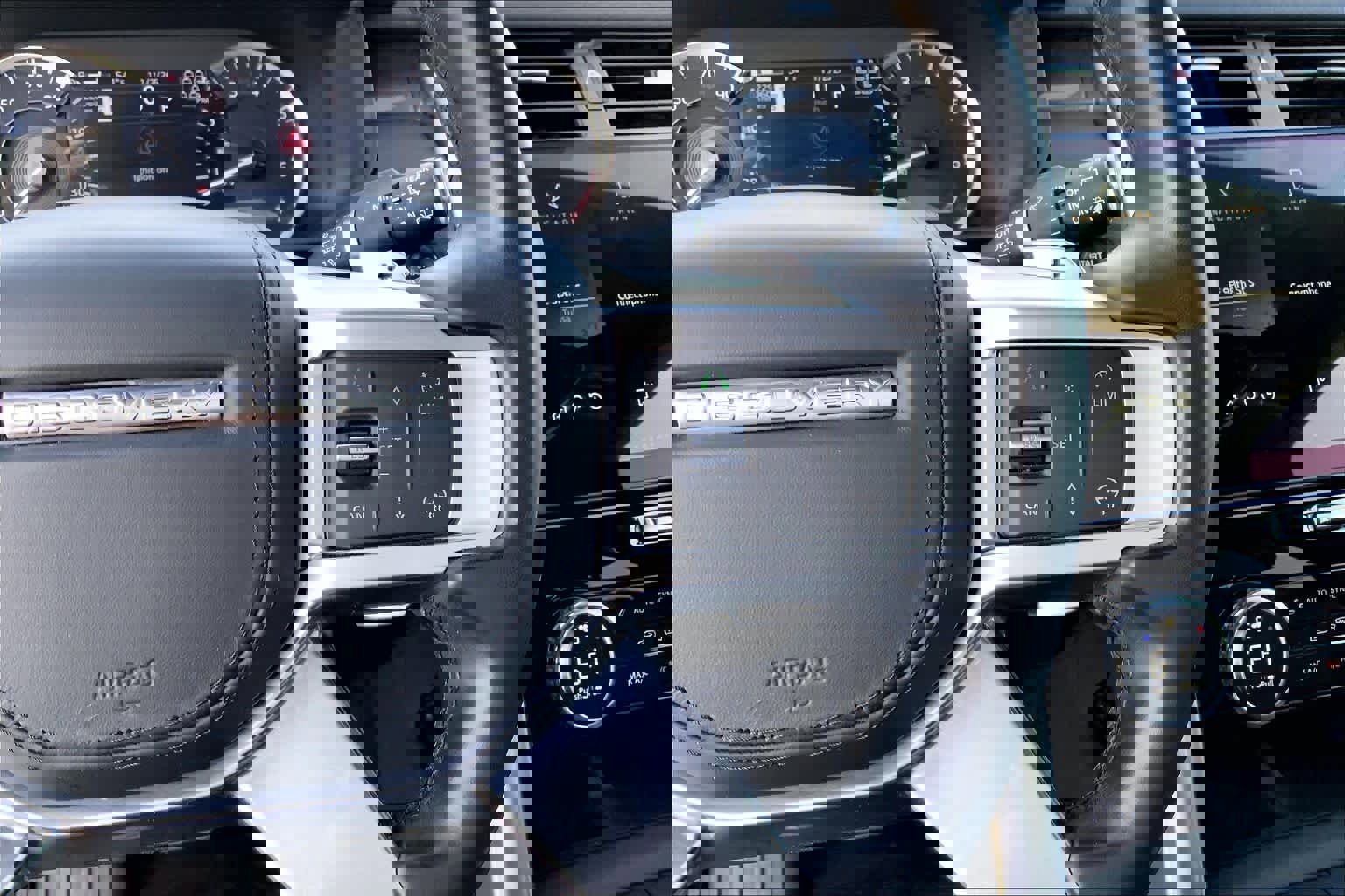 Used 2023 Land Rover Discovery Metropolitan Edition image 23