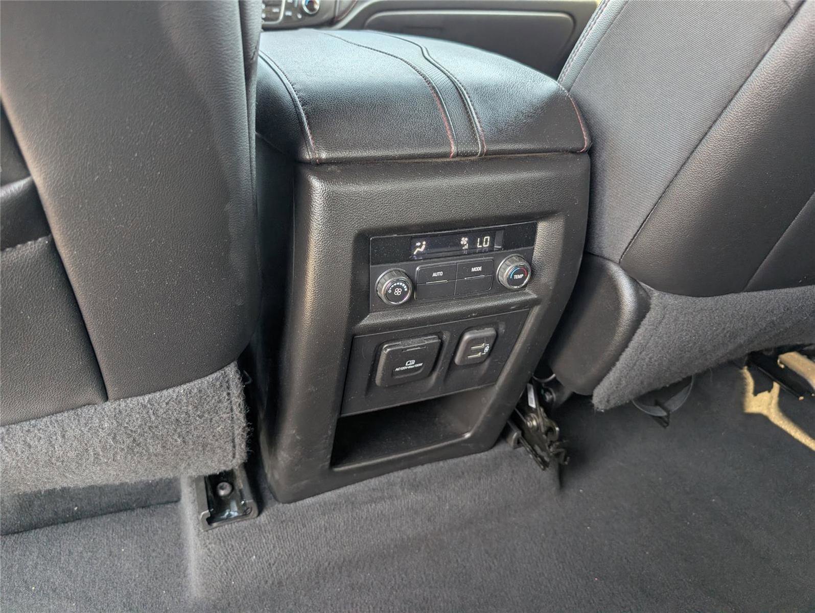 Used 2023 Chevrolet Traverse RS image 32