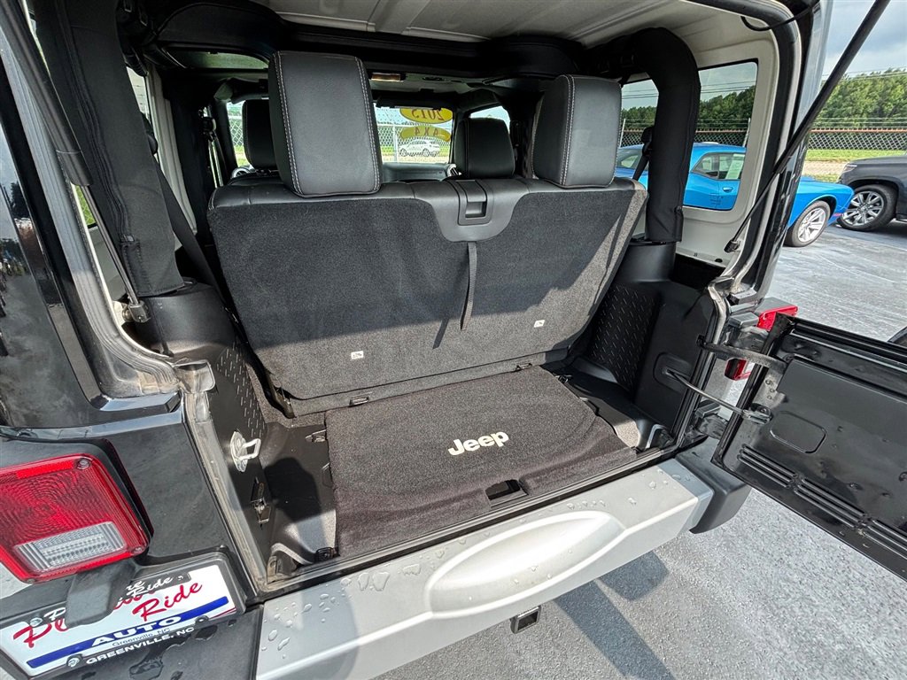 Used 2015 Jeep Wrangler Sahara w/ Connectivity Group image 17