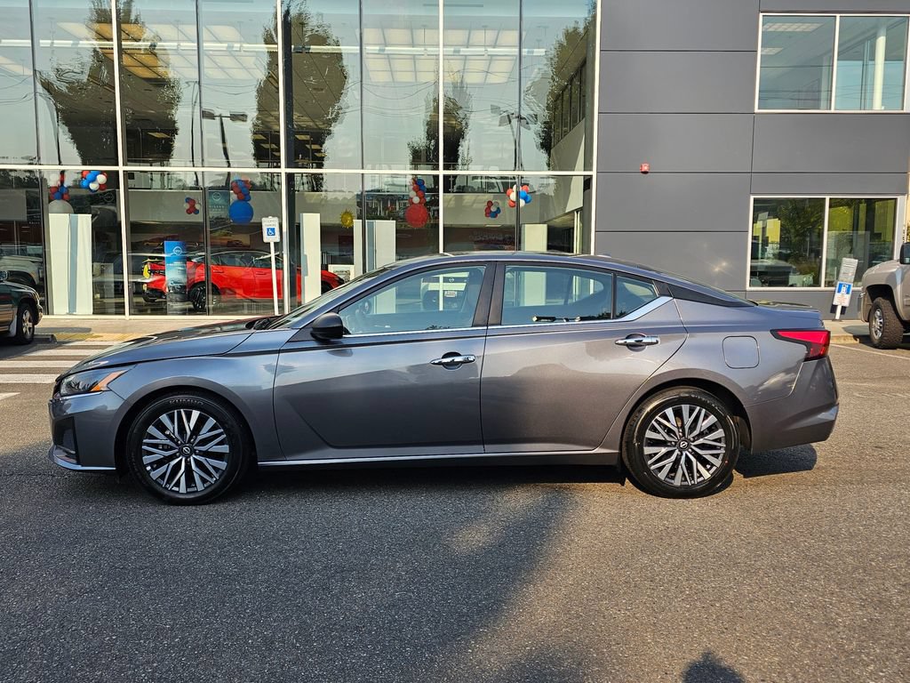 Used 2024 Nissan Altima 2.5 SV FWD image 8