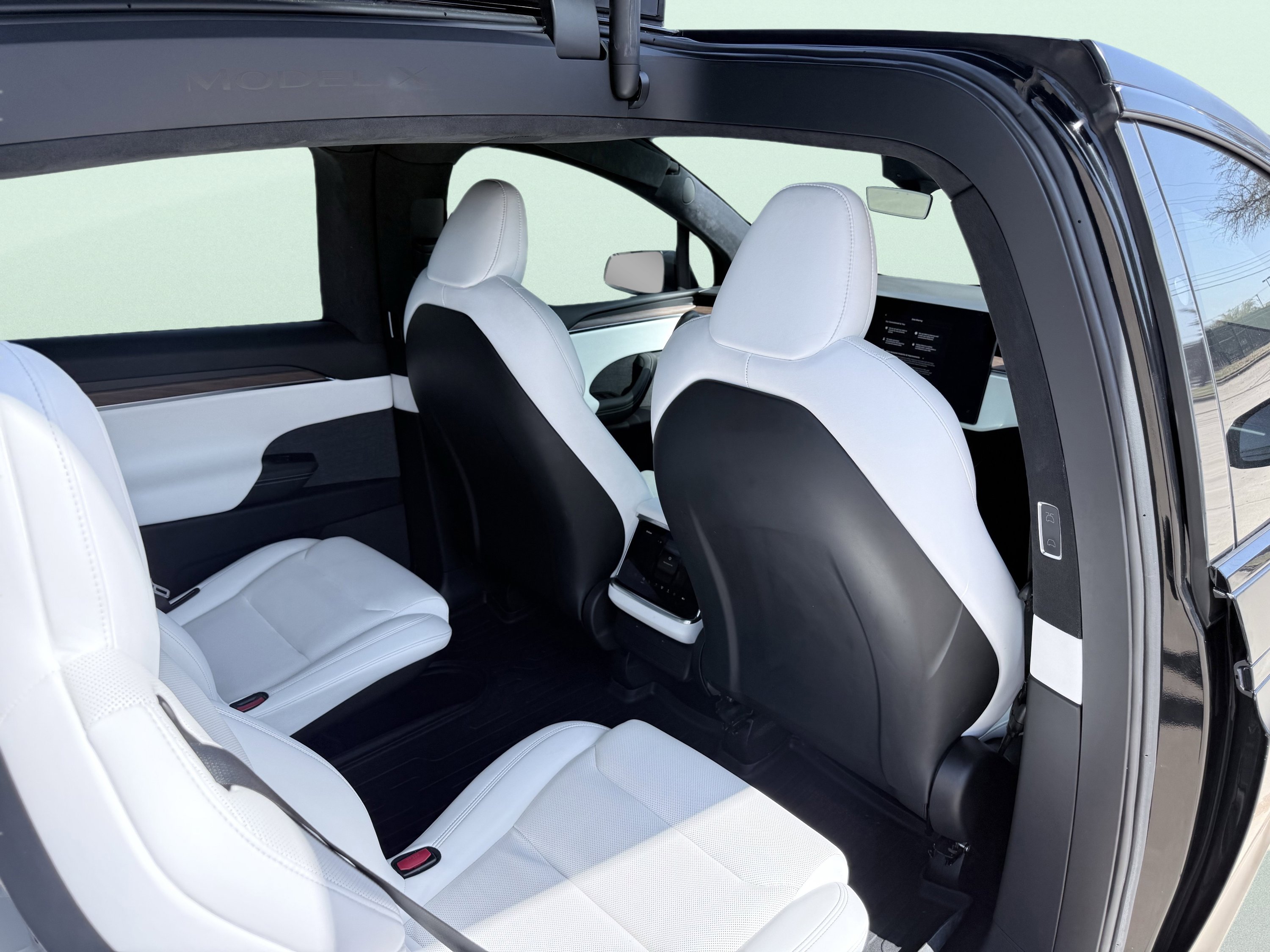 Used 2022 Tesla Model X image 42