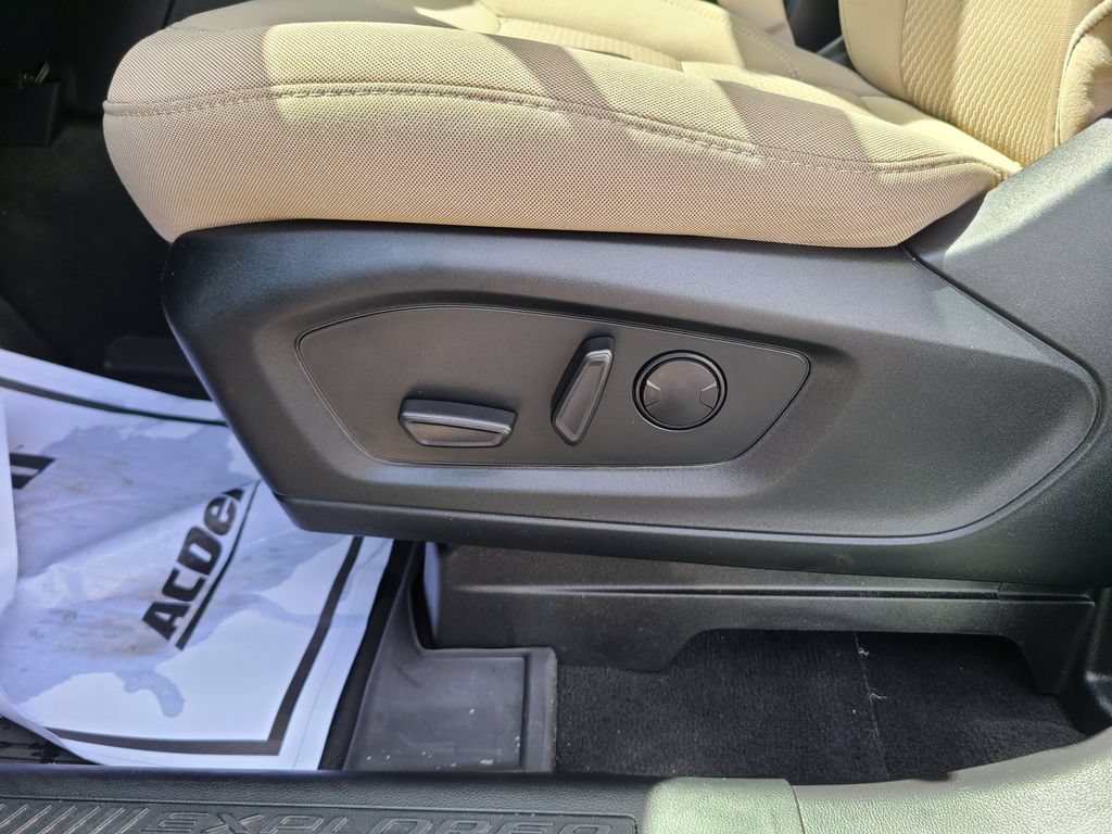 Used 2022 Ford Explorer XLT AWD/4WD image 21