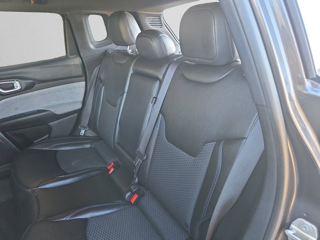 Used 2024 Jeep Compass Latitude image 14