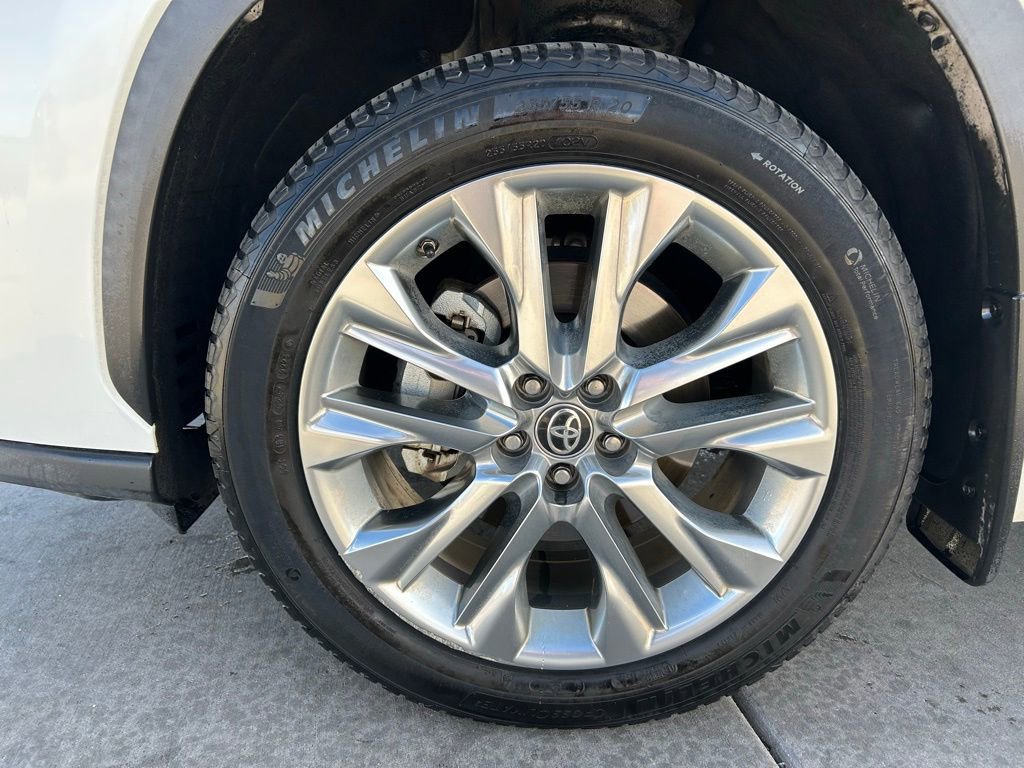 Used 2021 Toyota Highlander Limited image 32