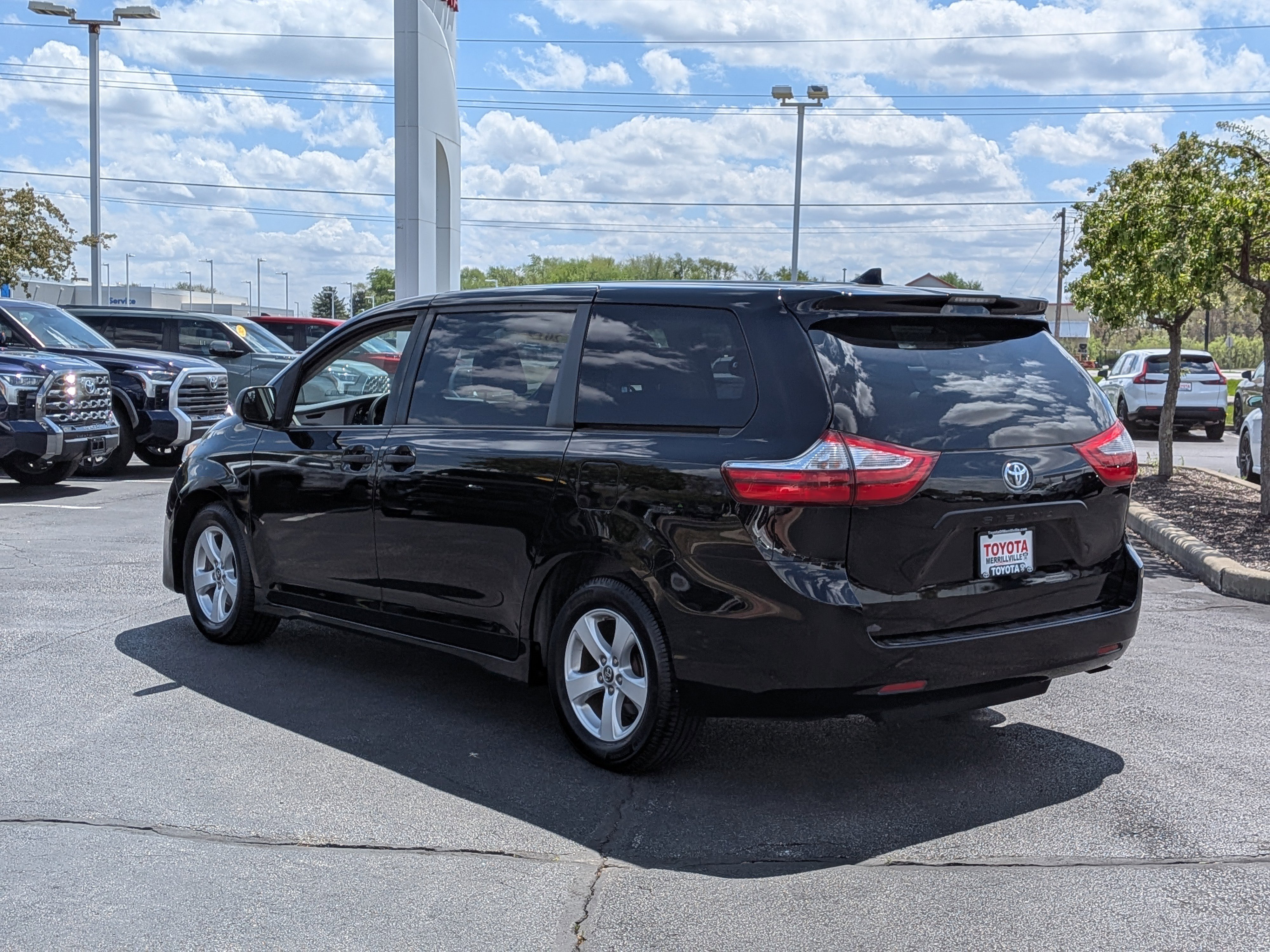 Used 2019 Toyota Sienna L w/ Carpet Mat Package FWD image 6