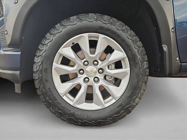 Used 2020 Chevrolet Silverado 1500 Custom w/ Custom Value Package AWD/4WD image 24