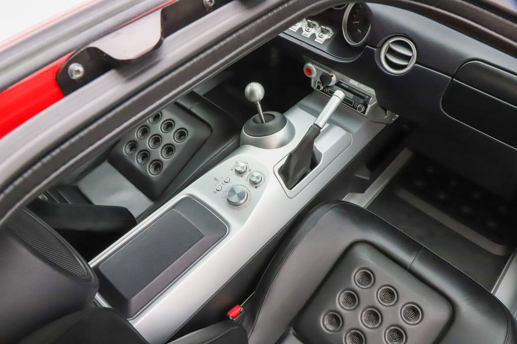 Used 2006 Ford GT RWD image 11