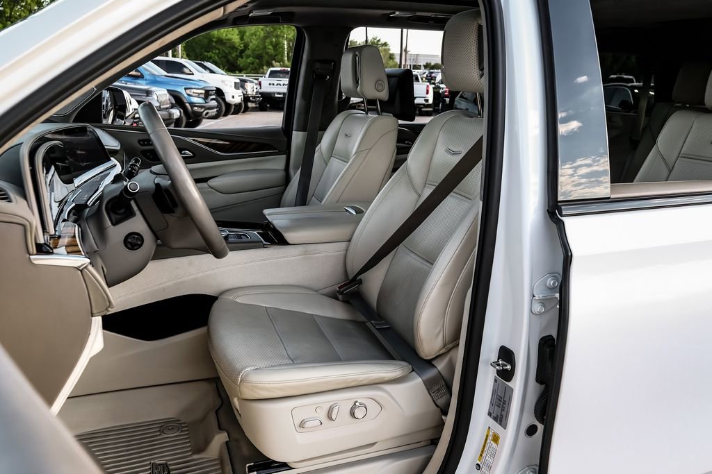 Used 2023 Cadillac Escalade Sport Platinum w/ LPO, ONYX Package image 41