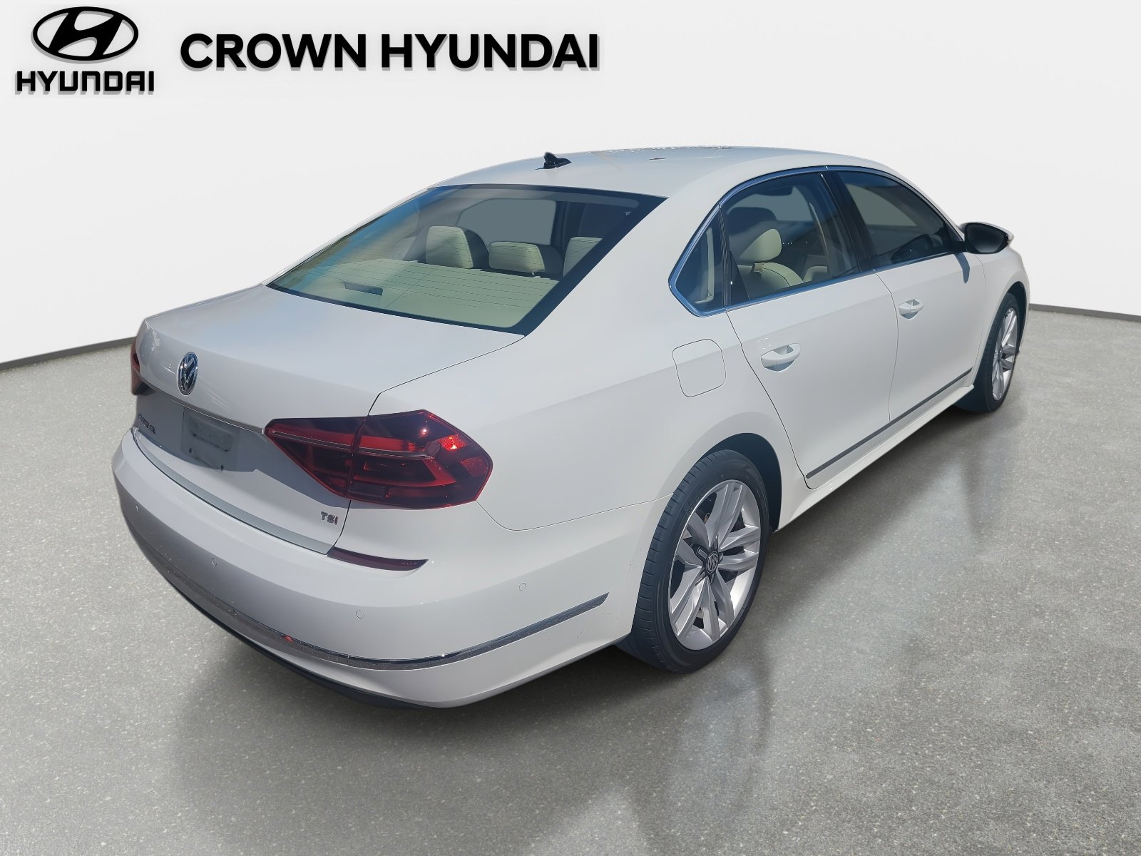 Used 2017 Volkswagen Passat 1.8T SEL Premium image 5