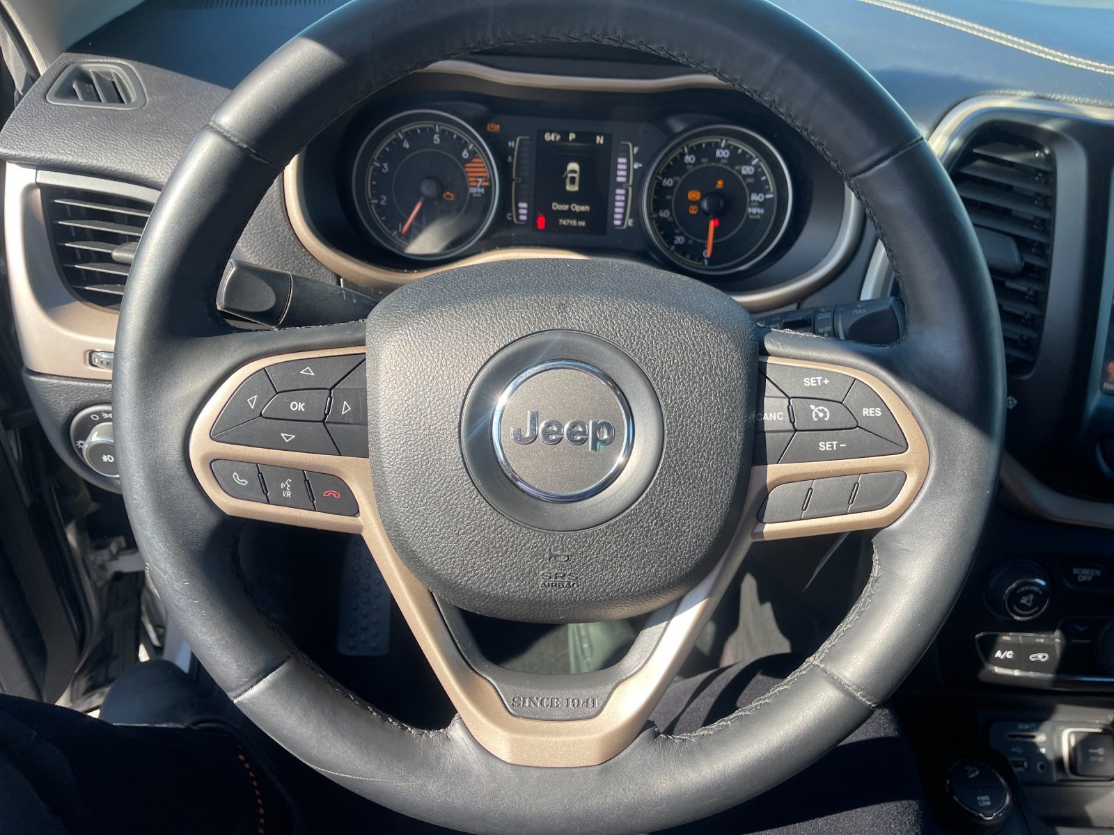 Used 2017 Jeep Cherokee Latitude w/ Safety/Convenience Group AWD/4WD image 26