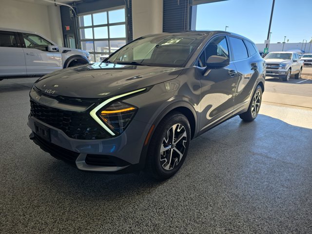 Used 2025 Kia Sportage EX image 1