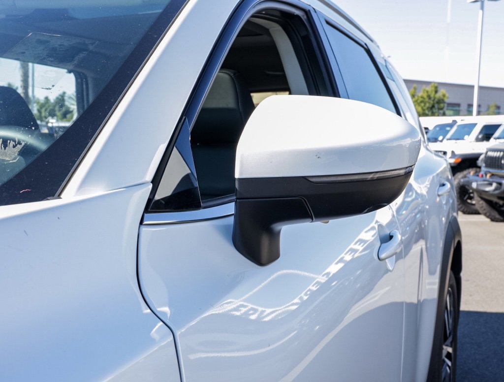 Used 2025 Nissan Pathfinder Platinum w/ Cargo Package image 13