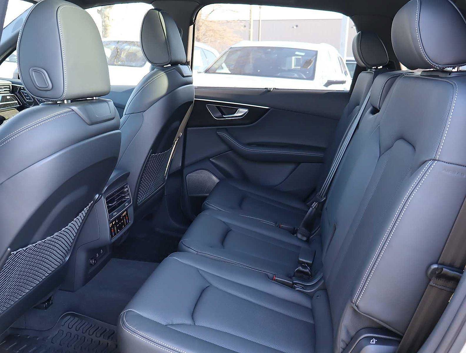Used 2025 Audi Q7 3.0T Prestige w/ Prestige Package AWD/4WD image 17