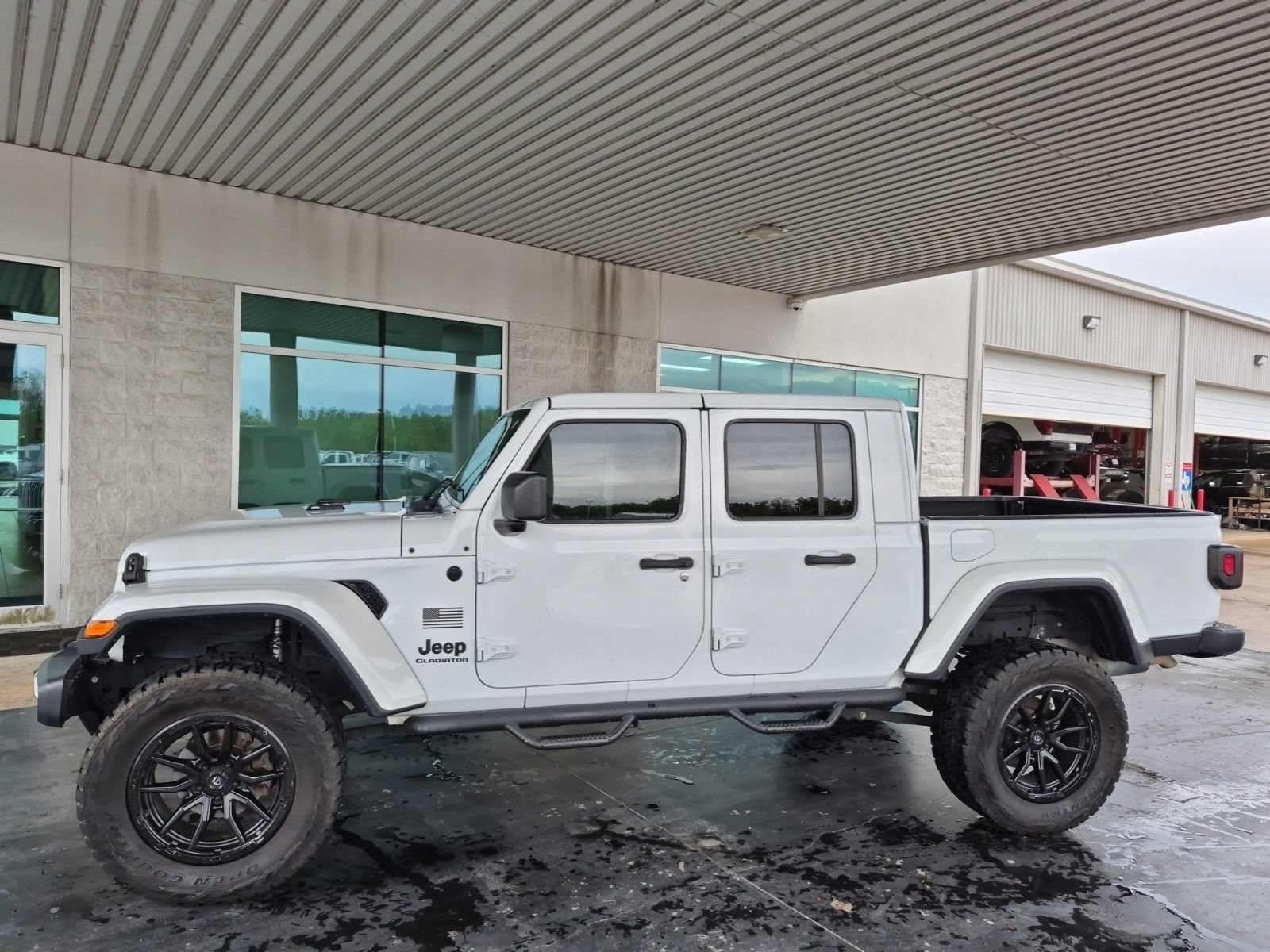 Used 2020 Jeep Gladiator Sport AWD/4WD image 2