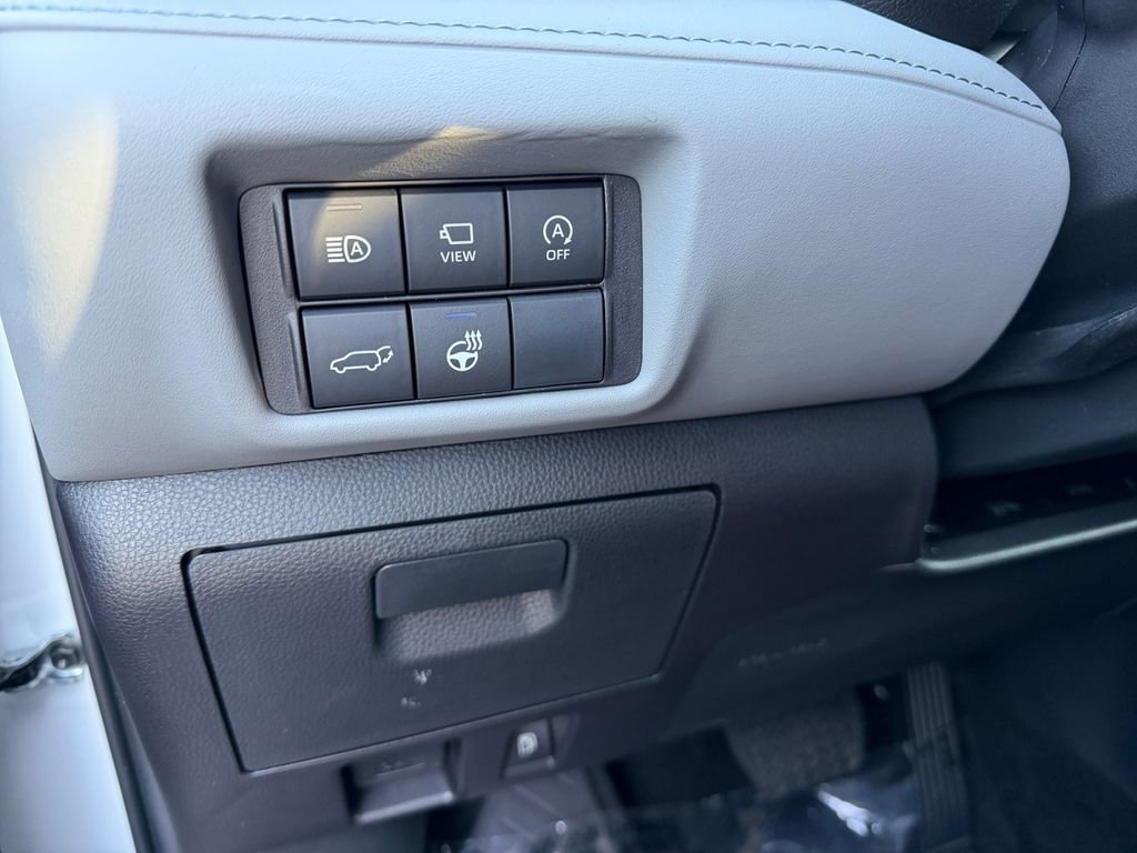 Used 2023 Toyota Highlander Platinum image 18