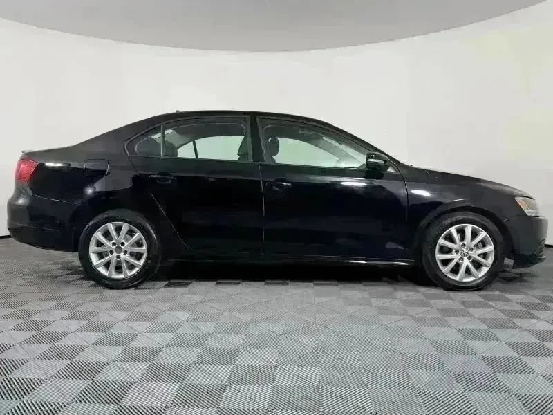 Used 2012 Volkswagen Jetta SE FWD image 23