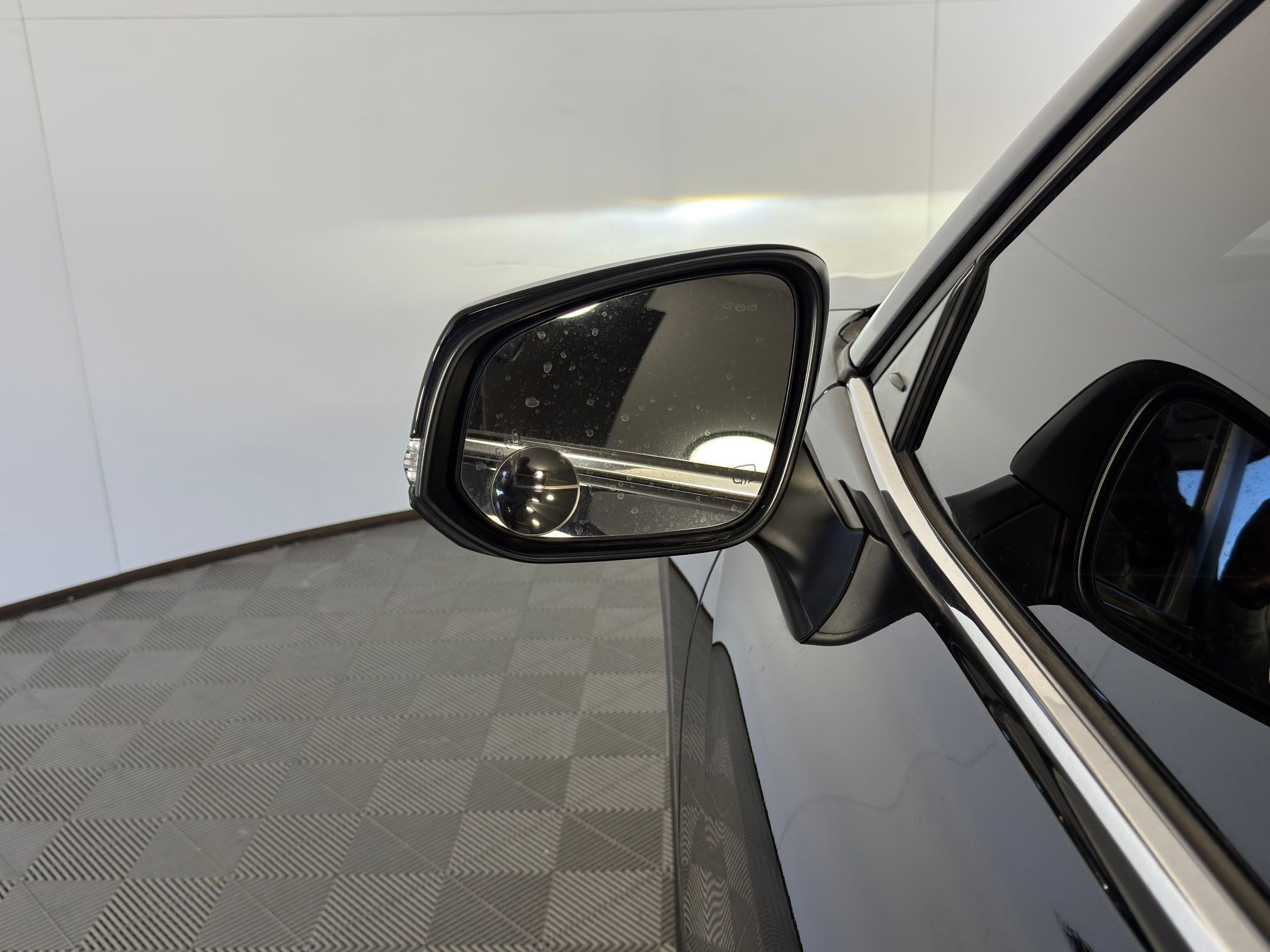 Used 2023 Toyota Highlander XLE image 19