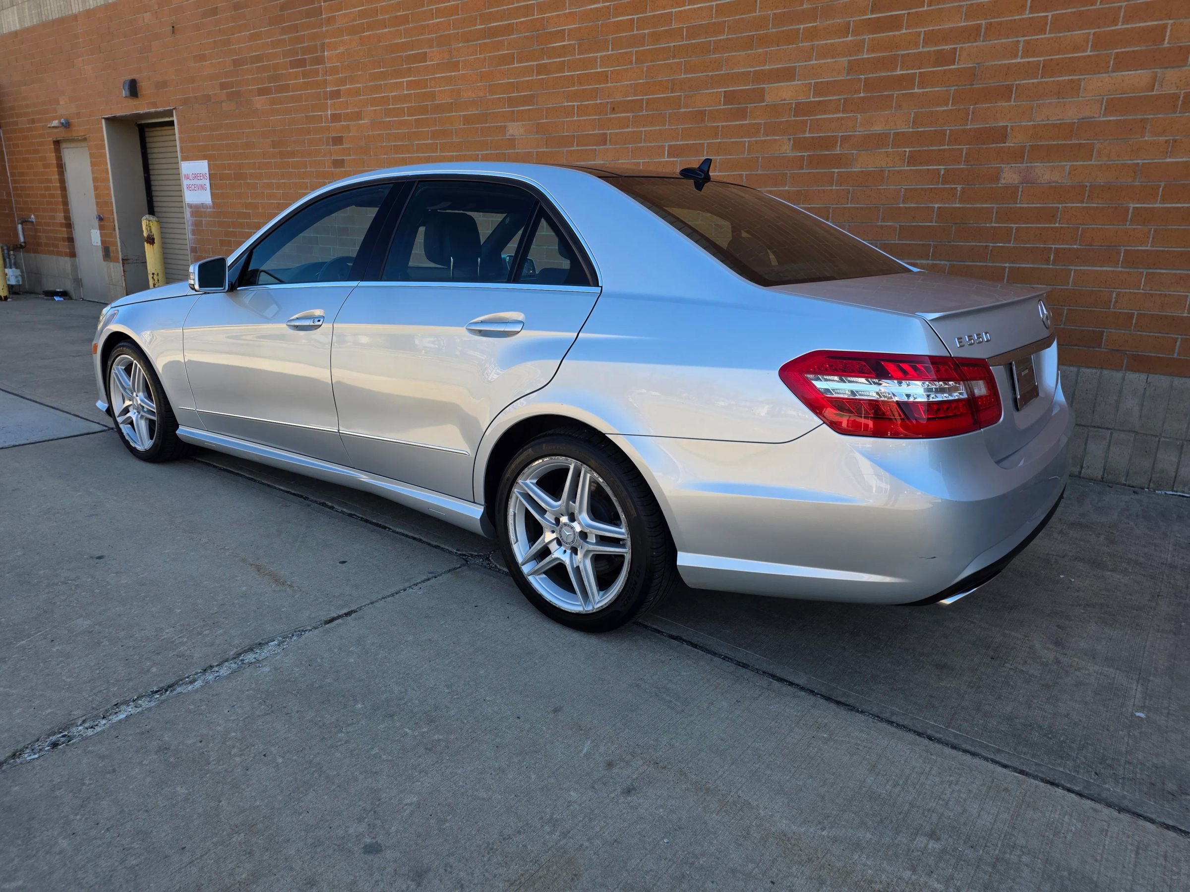 Used 2011 Mercedes-Benz E 550 4MATIC Sedan image 5