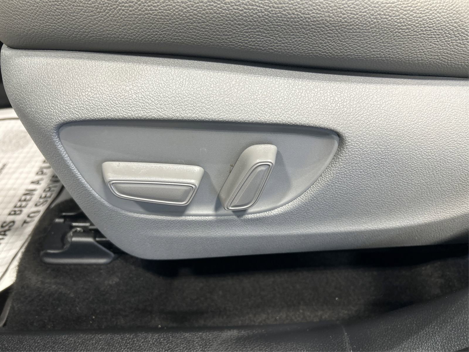 Used 2023 Toyota Highlander LE AWD/4WD image 17