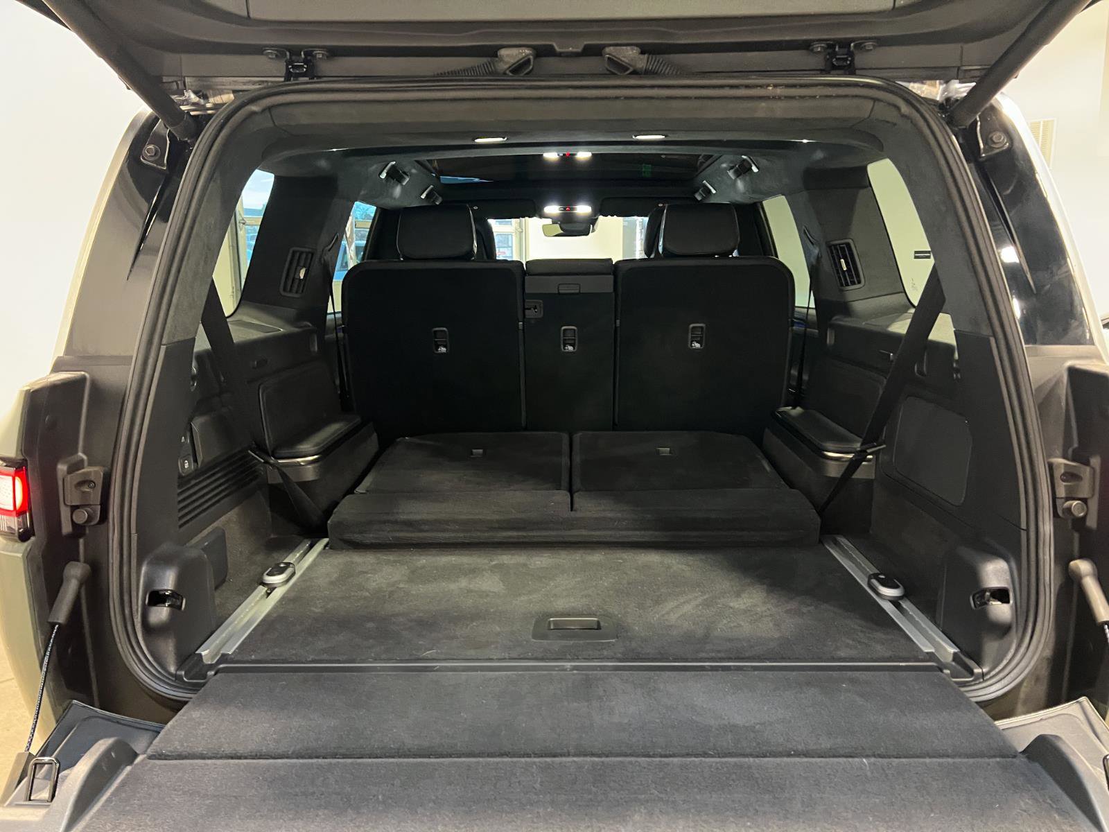 Used 2023 Rivian R1S Launch Edition image 31