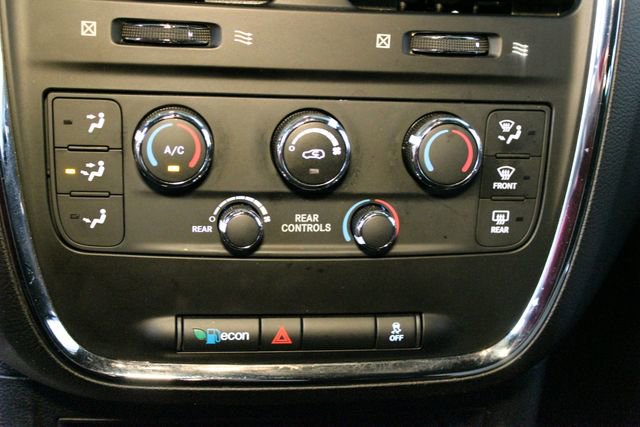 Used 2019 Dodge Grand Caravan SE FWD image 24
