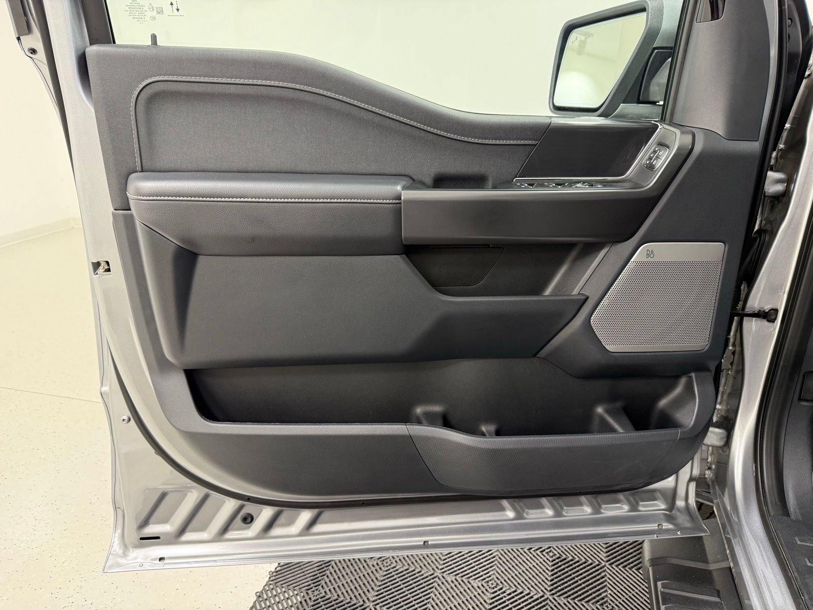 Used 2025 Ford F150 Lariat w/ Equipment Group 501A Mid AWD/4WD image 13