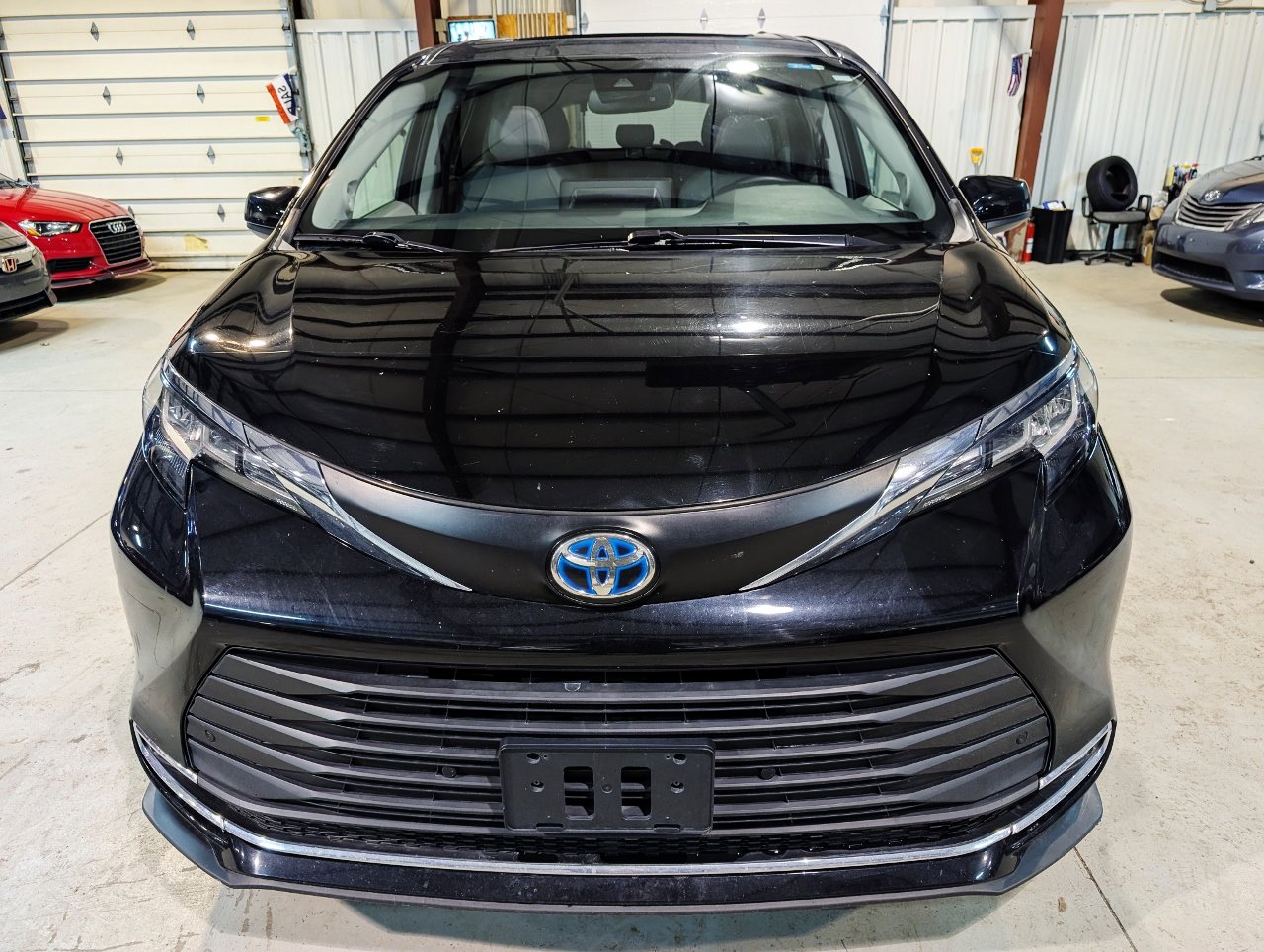 Used 2021 Toyota Sienna XLE w/ XLE Plus Package FWD image 12