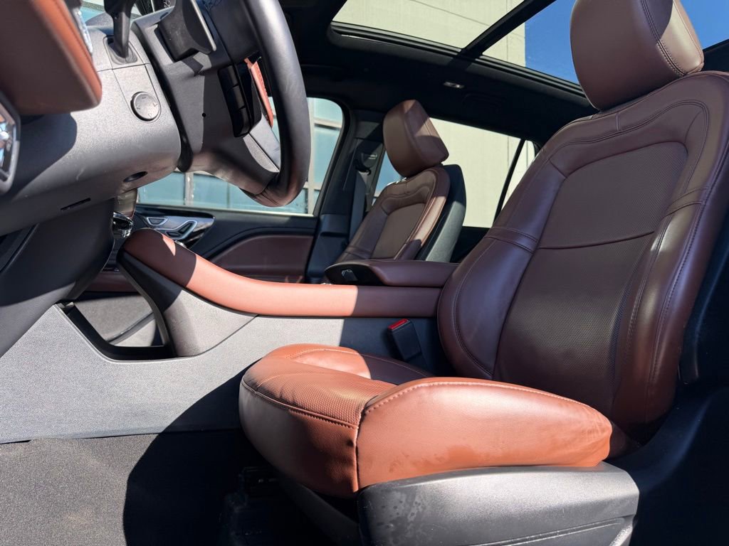 Used 2025 Lincoln Aviator Reserve w/ Jet Appearance Package image 10
