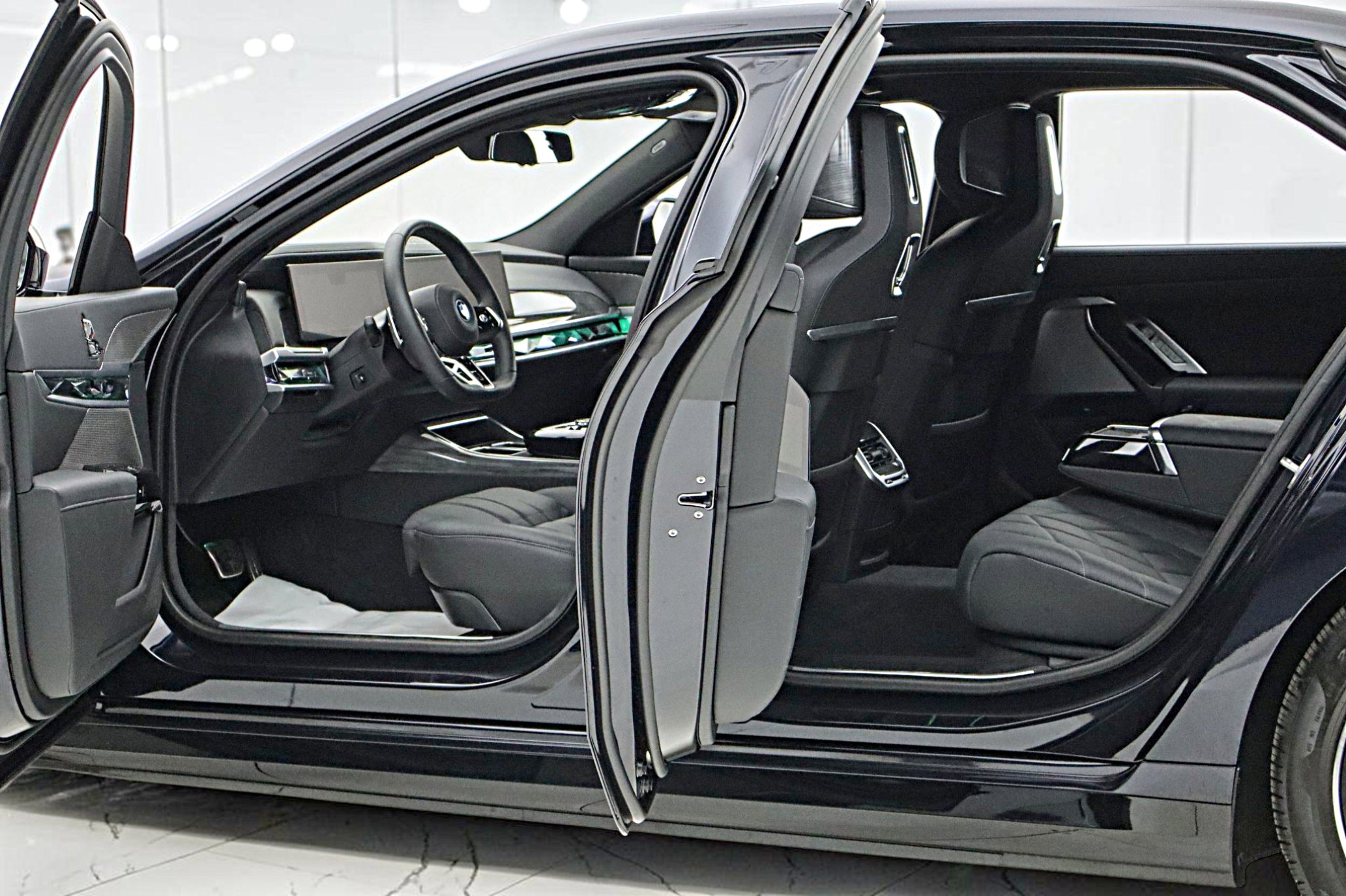 Used 2023 BMW i7 xDrive60 image 6
