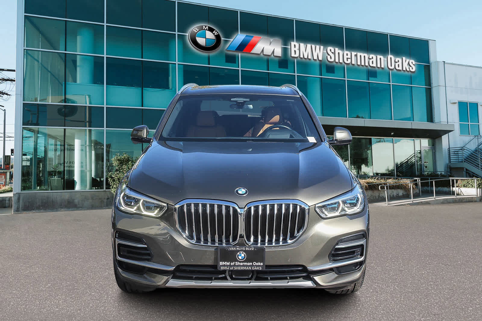 Used 2023 BMW X5 sDrive40i w/ Executive Package image 2