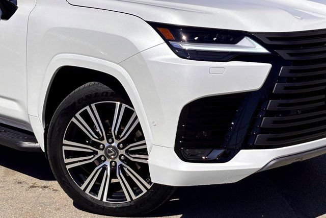Used 2026 Lexus LX 700h Luxury w/ Appearance Package AWD/4WD image 3