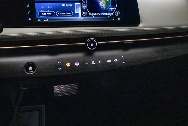 Used 2025 Nissan Ariya AWD image 31