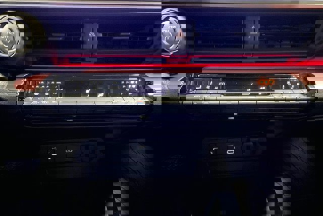 Used 2023 Toyota Prius Prime Premium w/ Advanced Technology Package FWD image 32