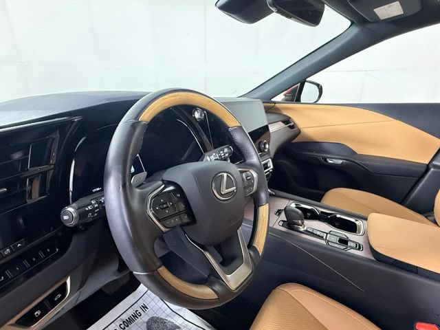 Used 2025 Lexus RX 350 Premium w/ Accessory Package (Z1) FWD image 17