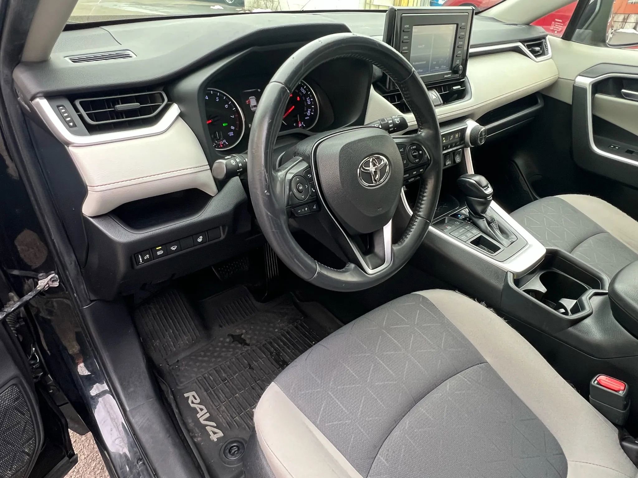 Used 2020 Toyota RAV4 XLE w/ XLE Grade Weather Package image 23