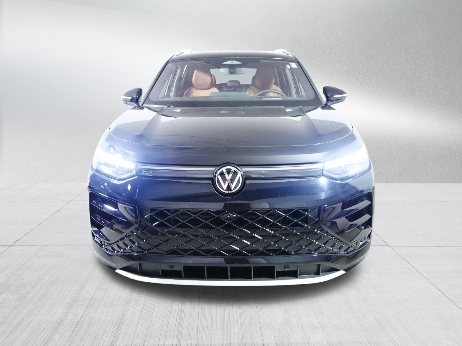 Used 2026 Volkswagen Tiguan SEL R-Line AWD/4WD image 2